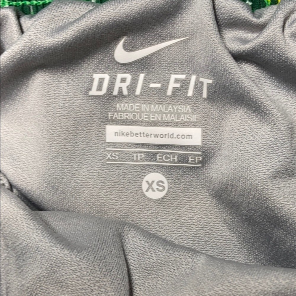 Nike Shirt SIZE S Green Nike Shorts SIZE XS - Picture 4 of 4